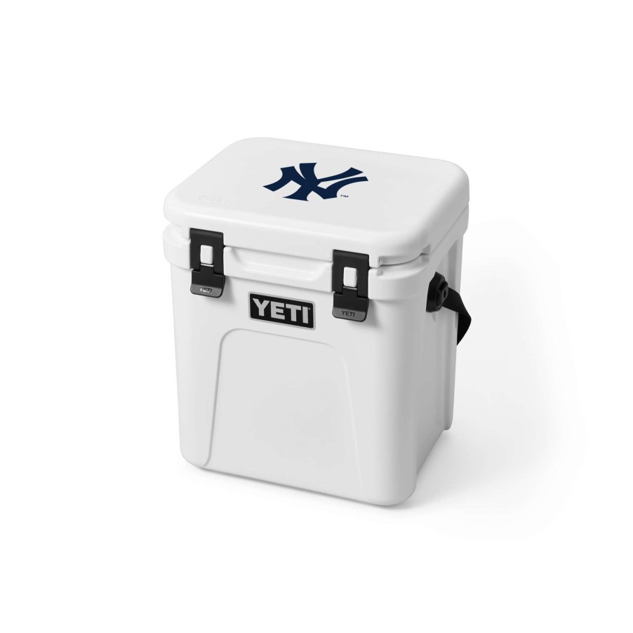 Hard Coolers * | Yeti Tendy Style New York Yankees Coolers White